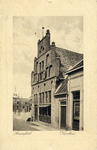 13012 Gezicht op hoek Krankeledenstraat/Onze Lievevrouwekerkhof te Amersfoort uit het zuidoosten; met rechts de ...